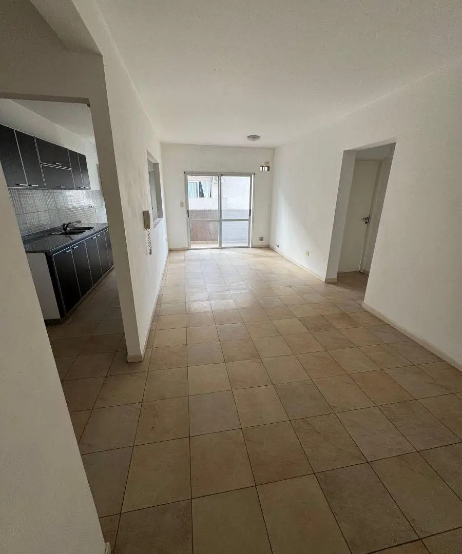 Departamento 3 ambientes con cochera exc. 4
