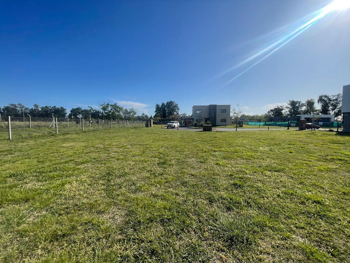 Terreno en venta en barrio Santa Emilia, Pilar del Este.