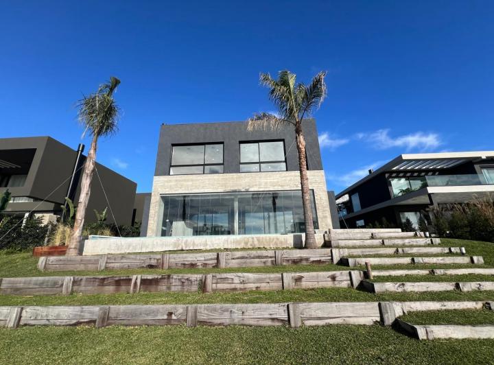 Casa en  el Yacht al rio 3