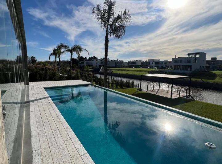Casa en  el Yacht al rio 1