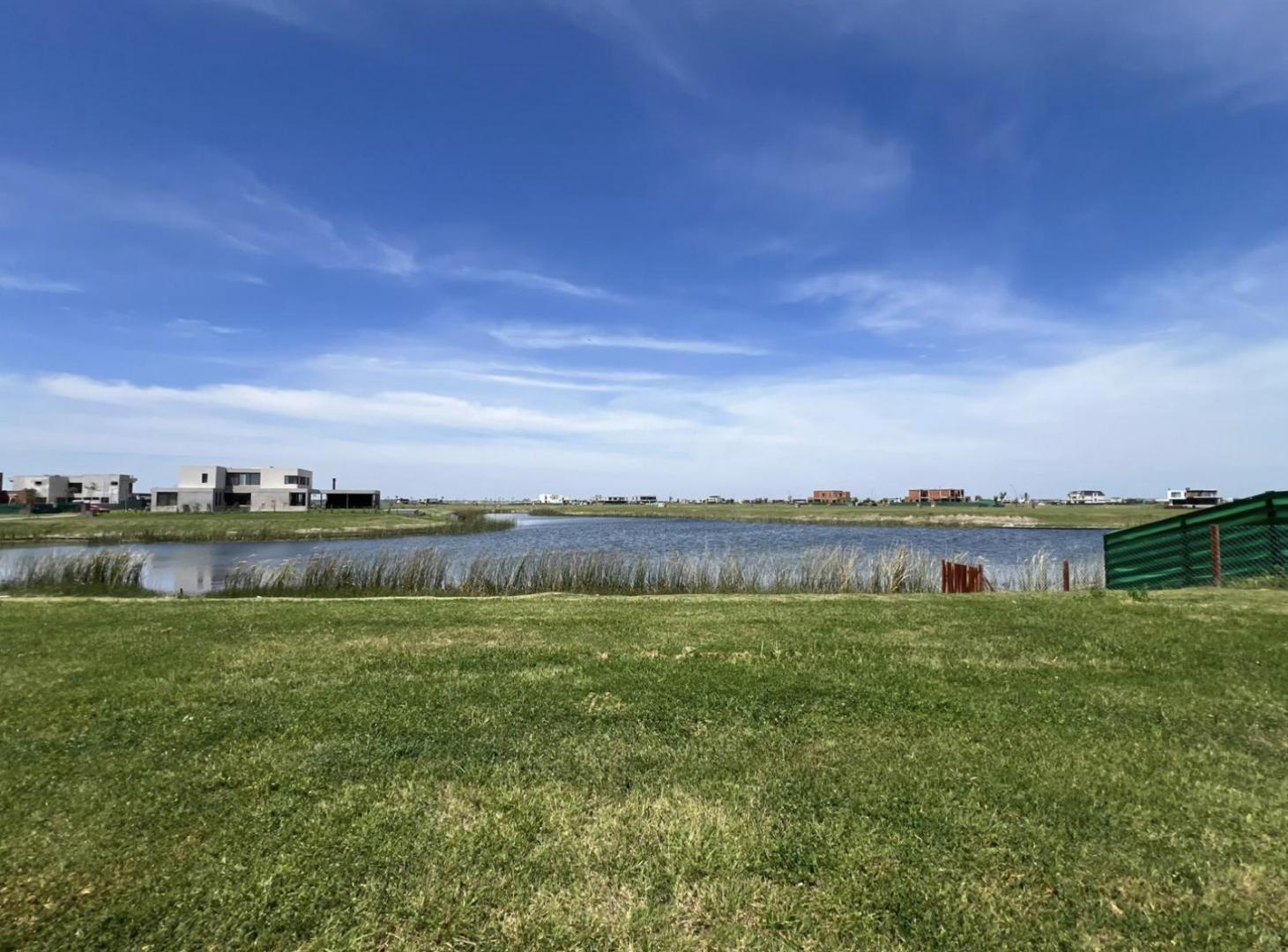 Terreno en venta en barrio Amarras, Puertos del Lago, Escobar, al lago