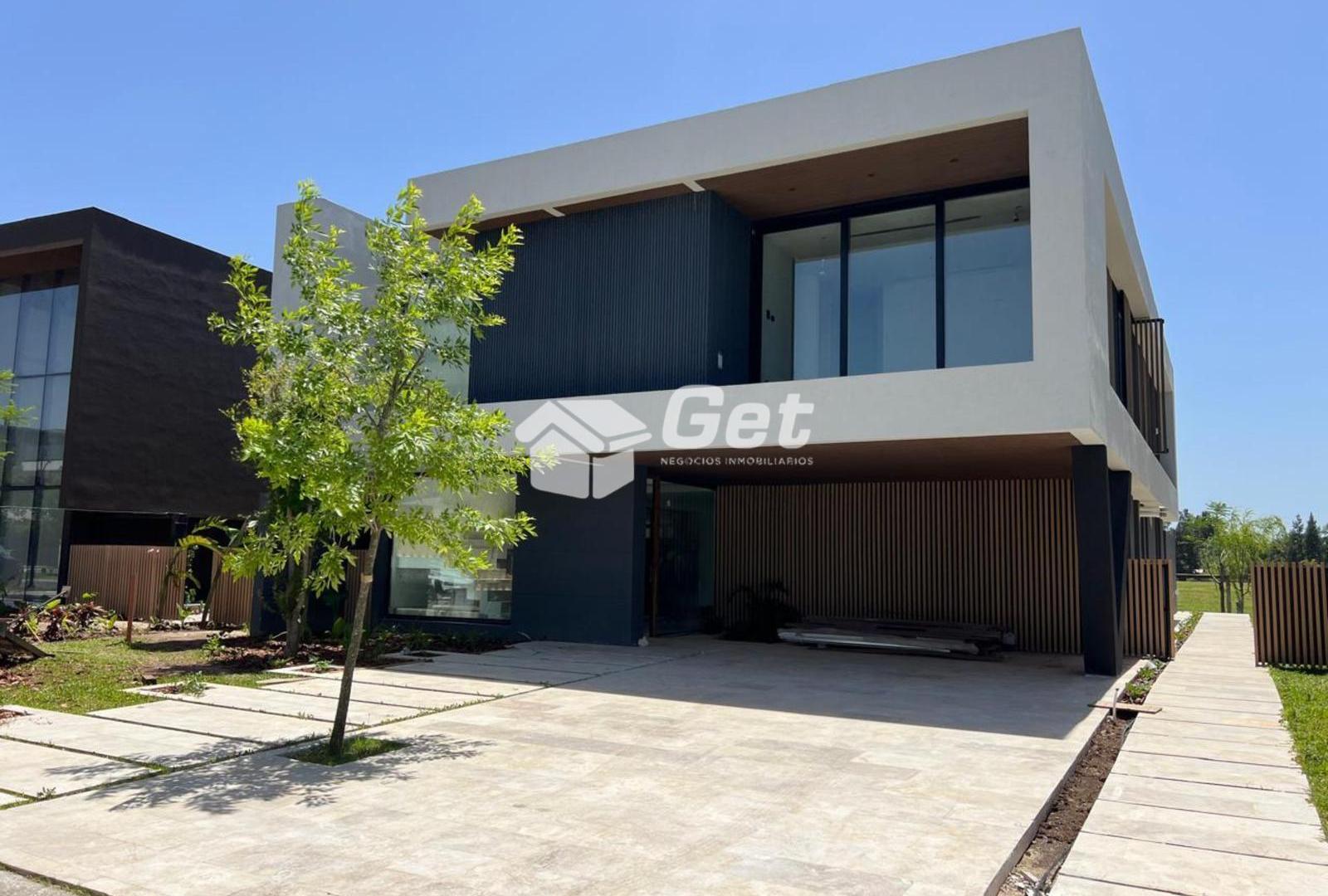 Casa en venta al rio, en barrio El Yacht, Nordelta, Tigre