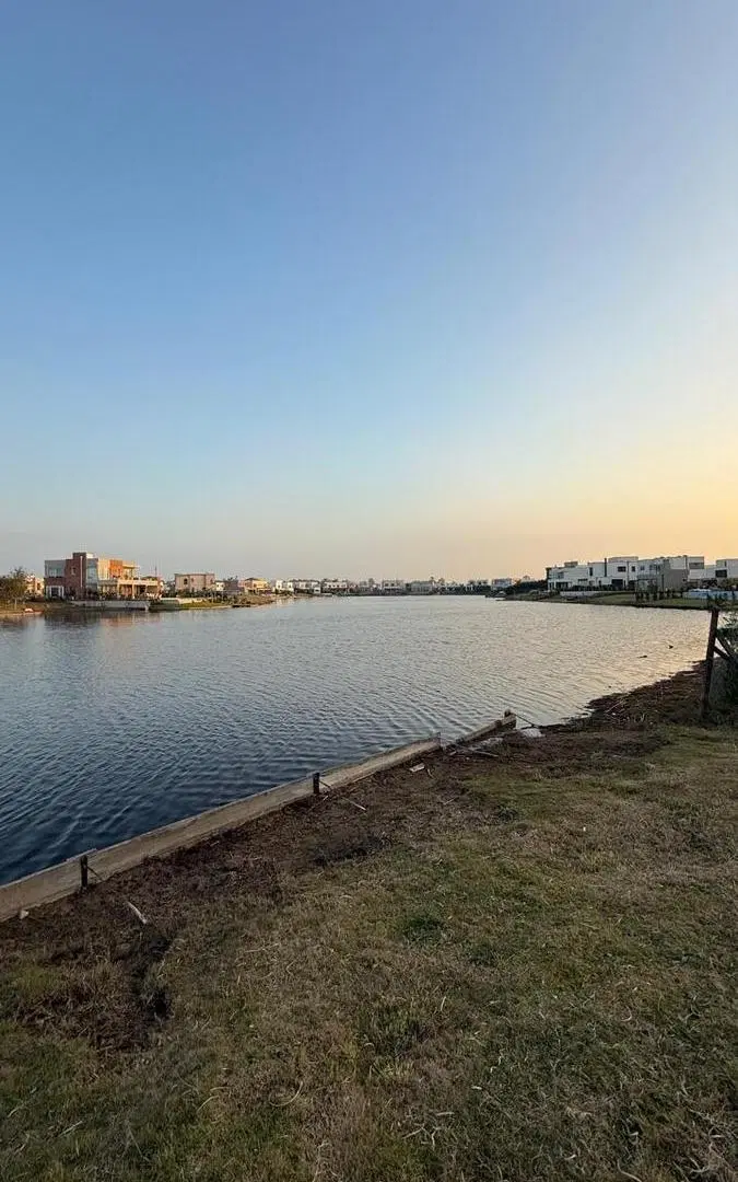 Terreno en venta a la laguna en Santa Ana 1