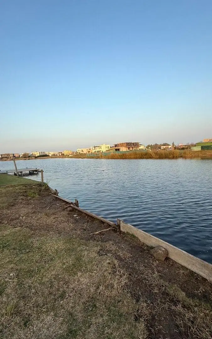 Terreno en venta a la laguna en Santa Ana 4