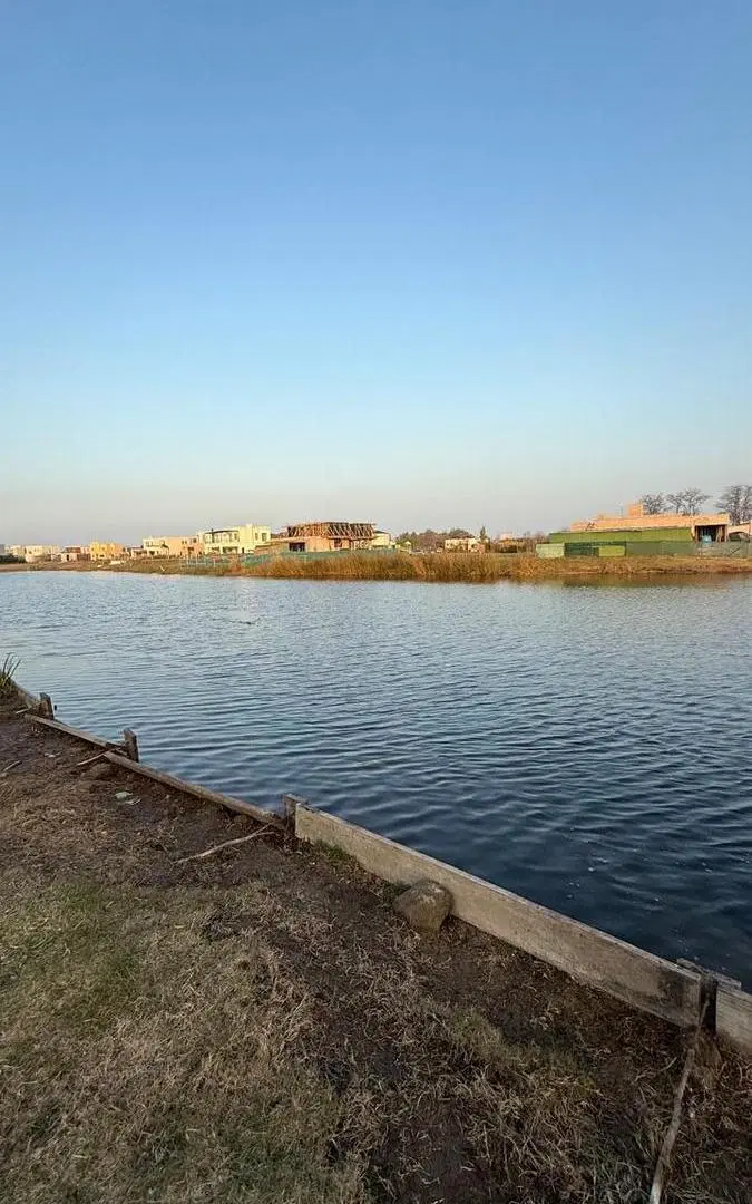Terreno en venta a la laguna en Santa Ana 2