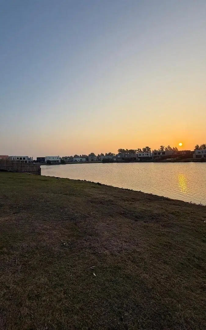 Terreno en venta a la laguna en Santa Ana 1