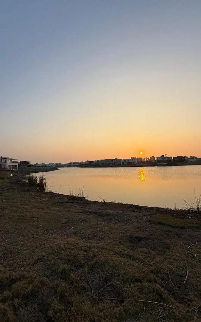 Terreno en venta a la laguna en Santa Ana 3