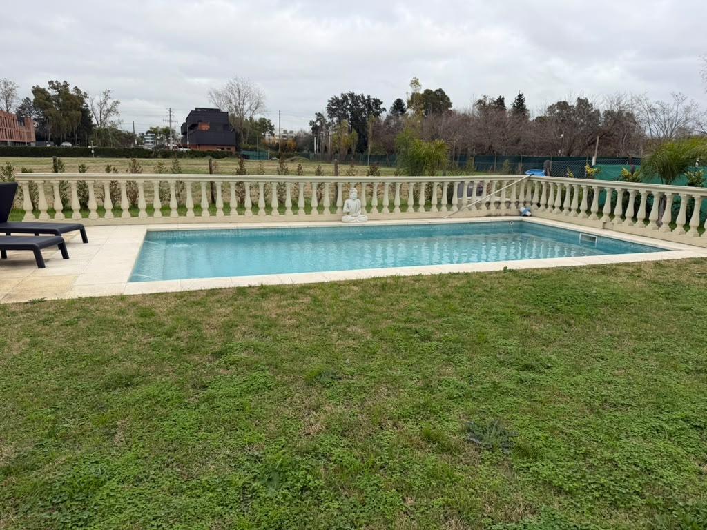 Foto de Casa en alquiler temporal en barrio Chateau Pilar, imagen 2
