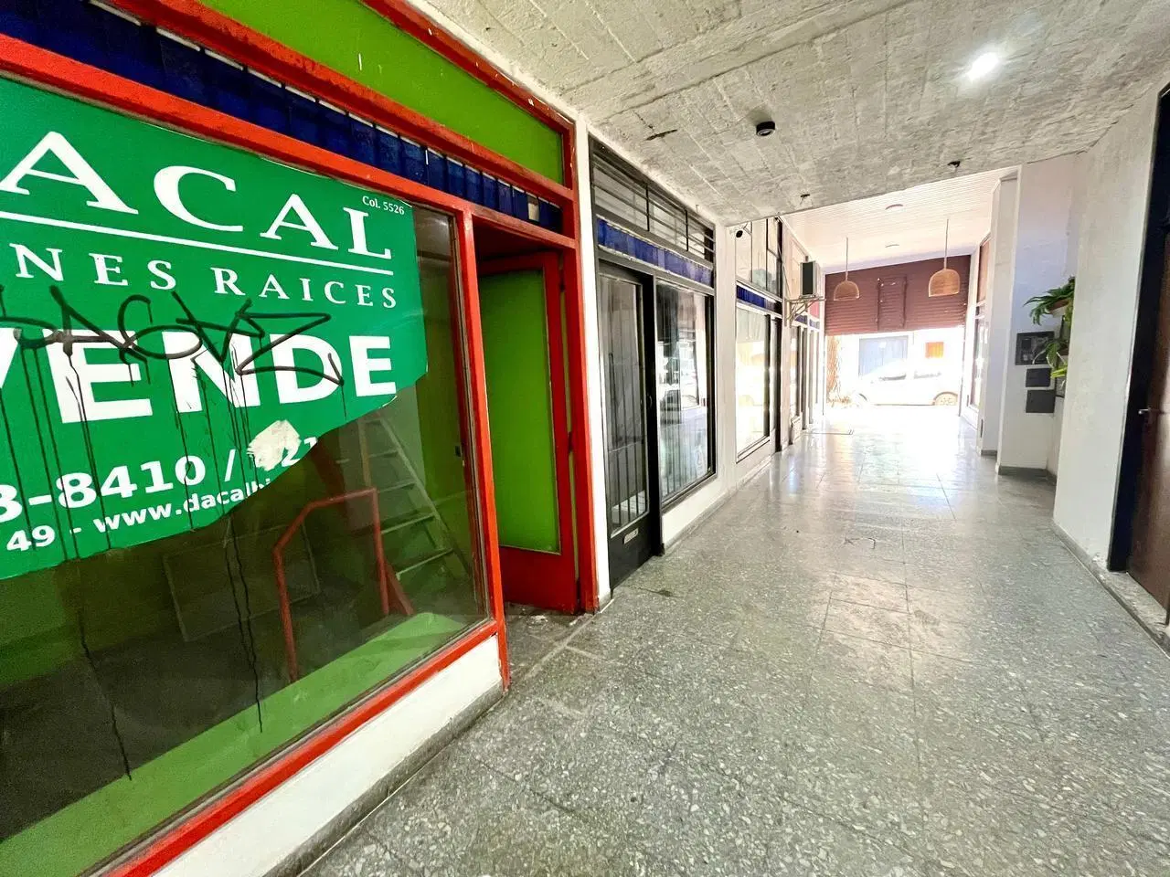 Local en venta en La Plata 5