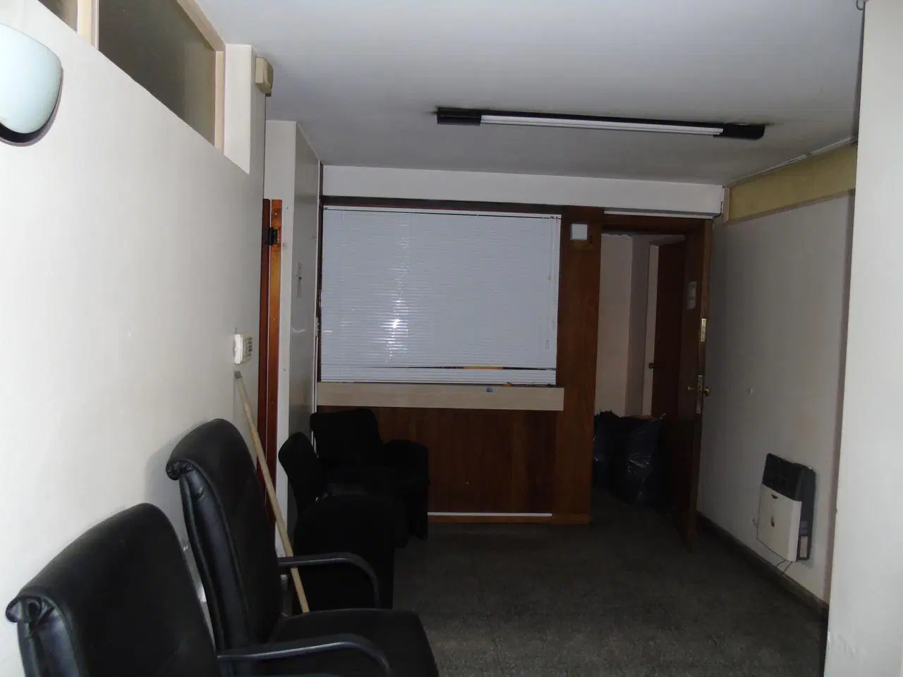 Oficina en venta sobre calle 8 en La Plata 2