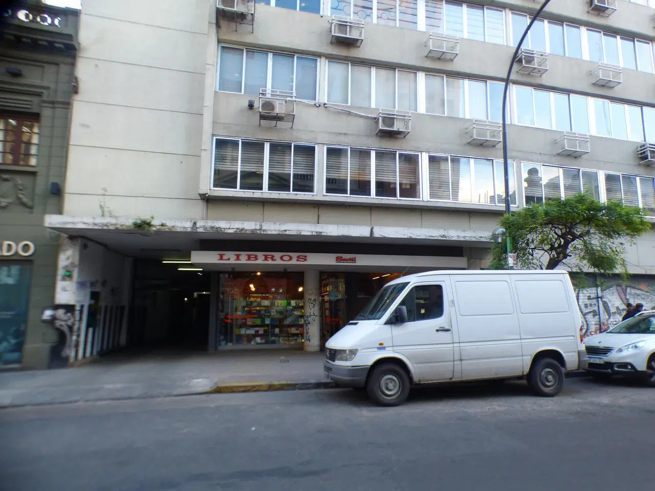 Cochera en venta en  La Plata 4