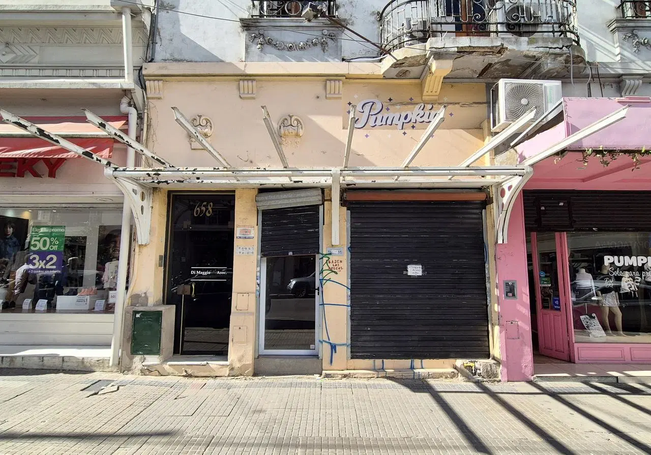 Local en La Plata calle 47 e/ 8 y 9 5