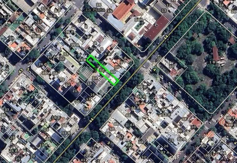 Terreno en venta en La Plata sobre calle 44 2