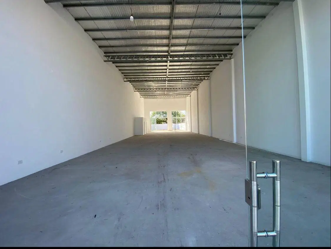 Local en venta en La Plata 3