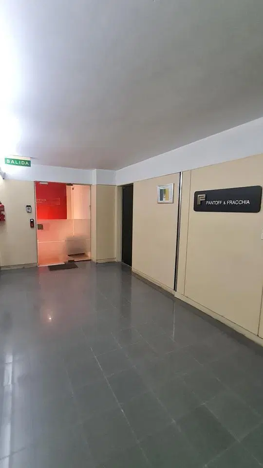Oficina en venta en Retiro 5