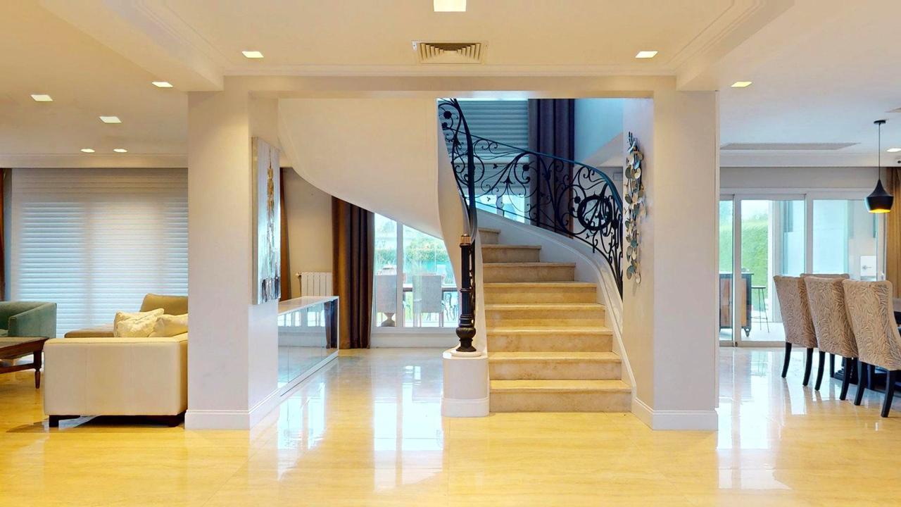 Foto de Casa de 6 ambientes en venta en La Plata, imagen 4