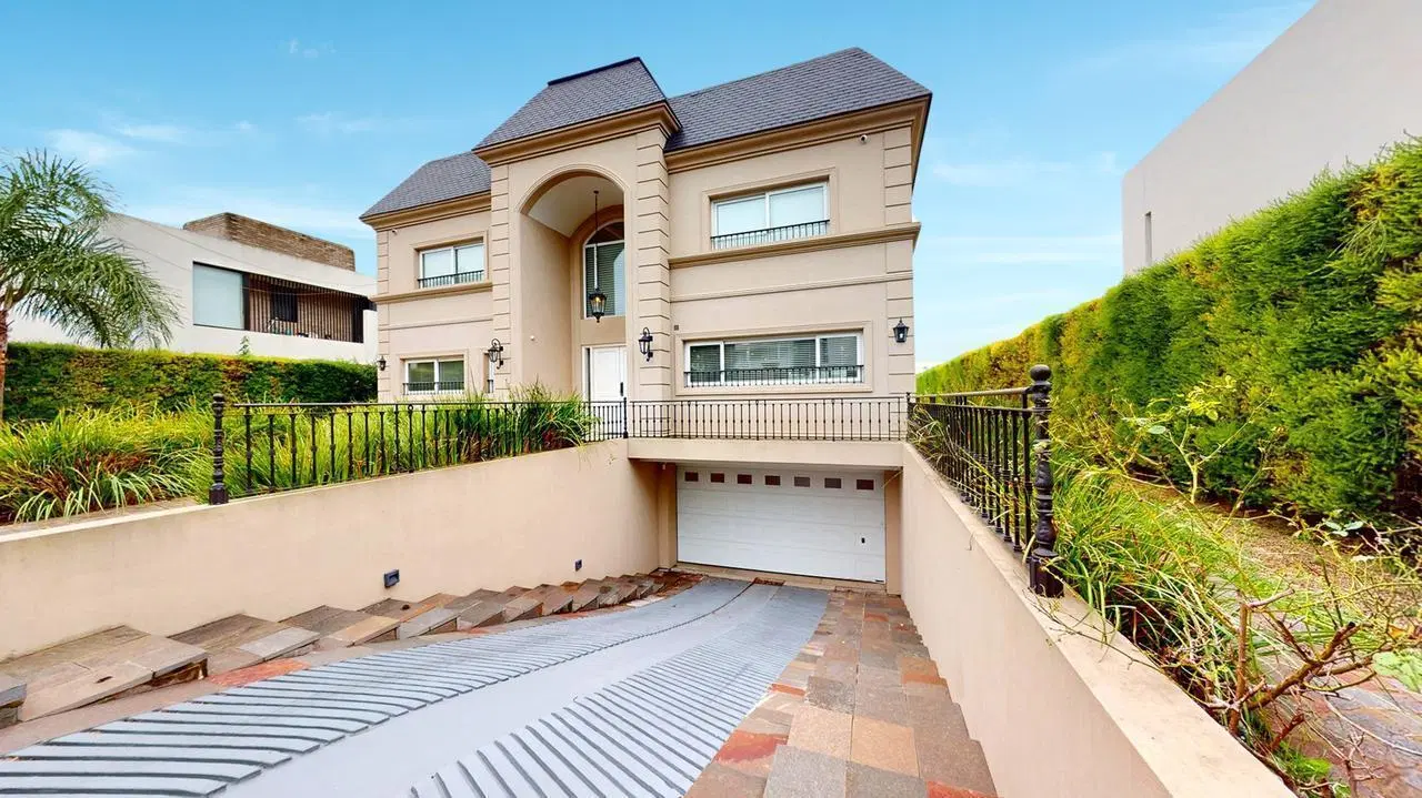 Casa de 6 ambientes en venta en La Plata 8