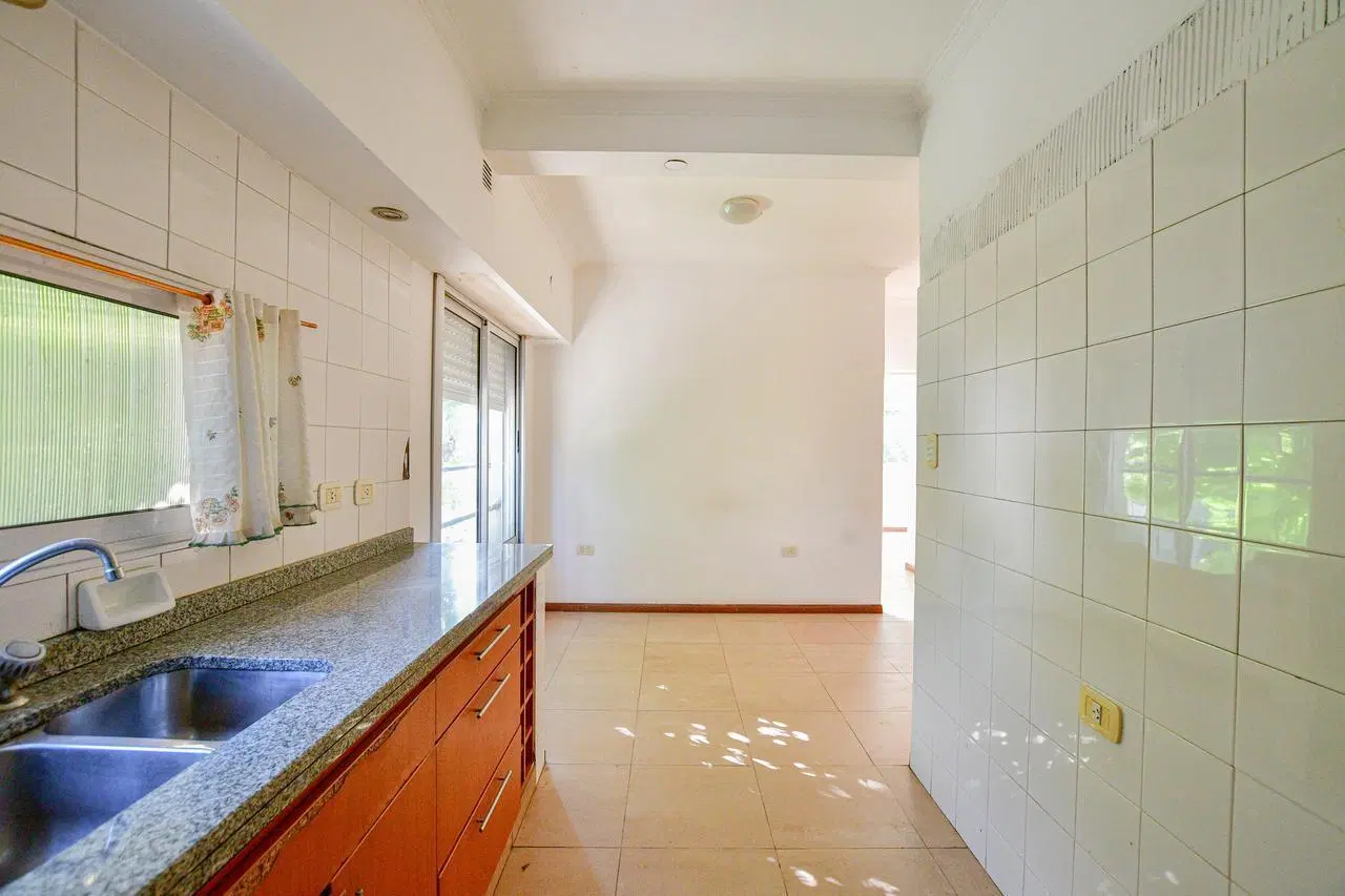 Local en venta en La Plata 5