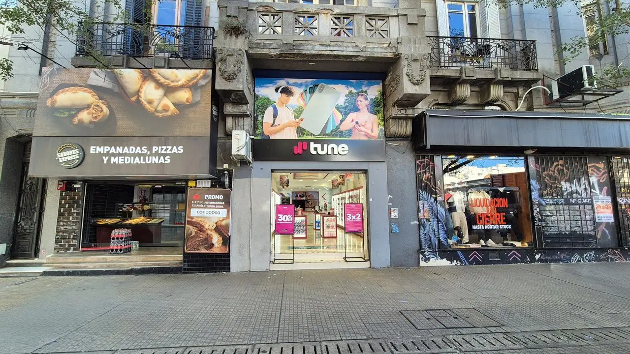 Local en en alquiler sobre calle 12 en La Plata 4