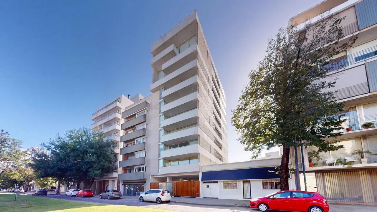 Piso de categoria en venta en La Plata 3