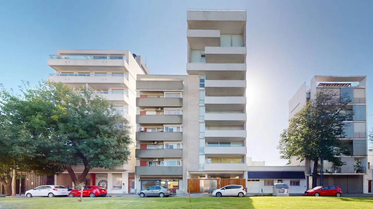 Piso de categoria en venta en La Plata 4