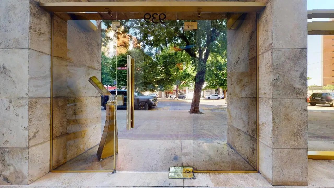 Piso de categoria en venta en La Plata - Plaza Paso 5