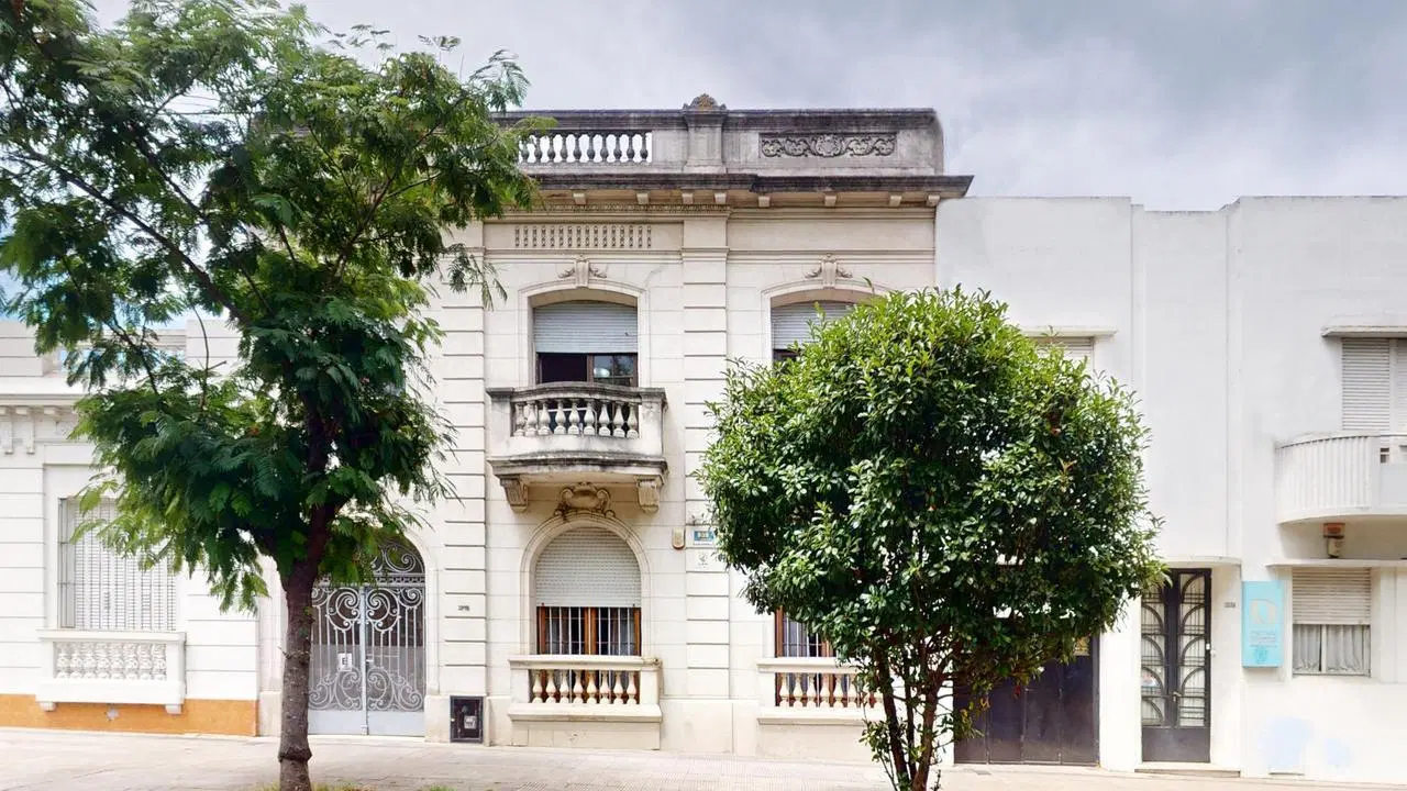 Casa de estilo en venta en La Plata 4