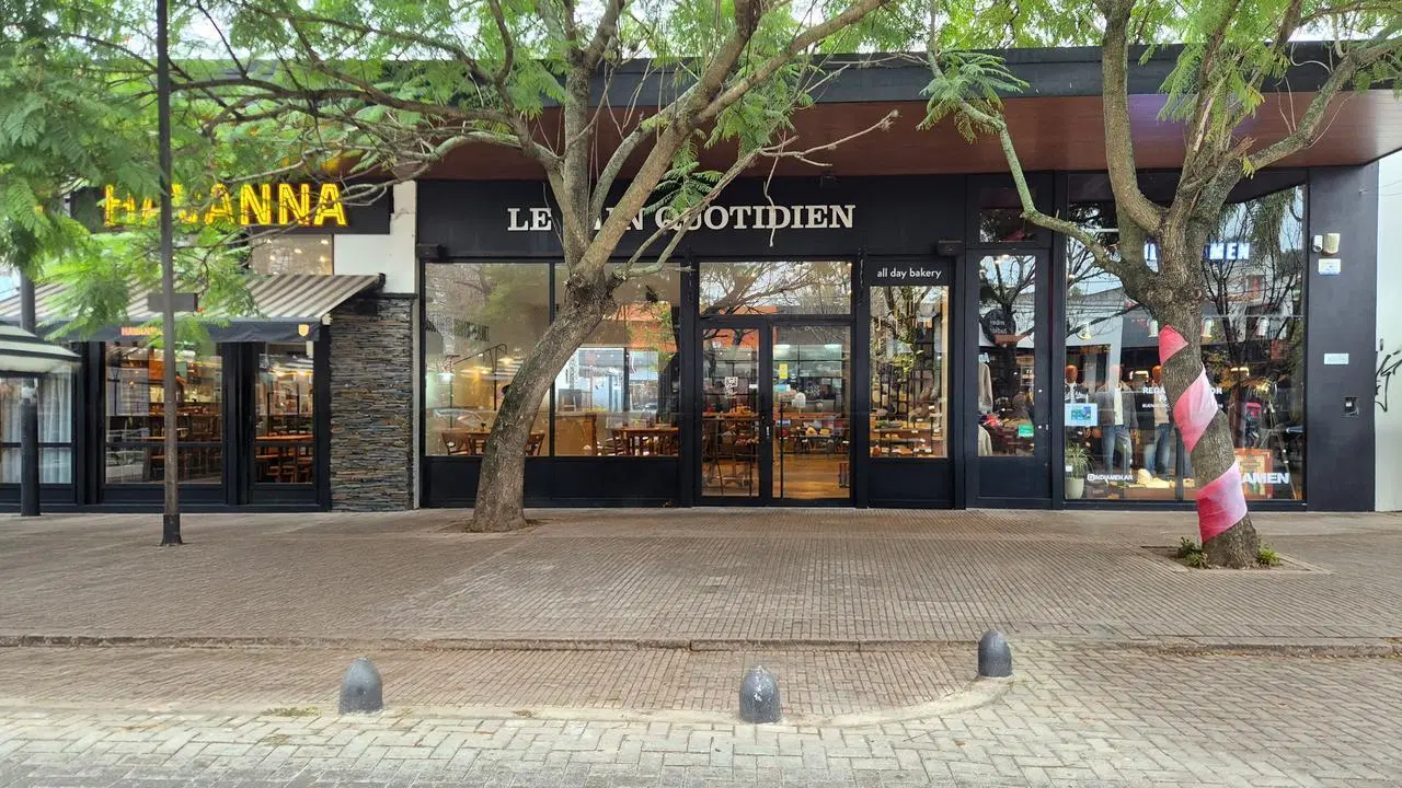 Local en alquiler sobre calle cantilo 2