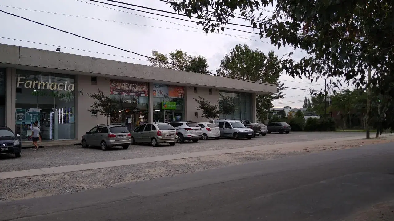 Local en alquiler en City Bell 467 esq 135 - Altos del Golf Dacal Bienes Raices 3