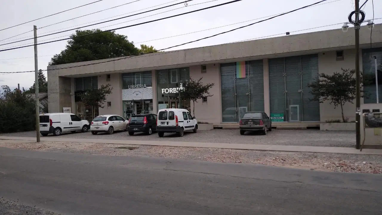 Local en alquiler en City Bell 467 esq 135 - Altos del Golf Dacal Bienes Raices 4
