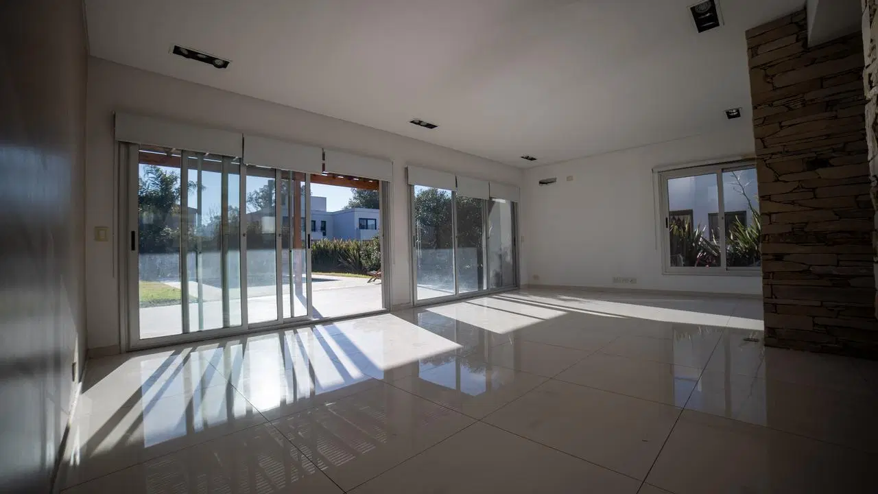 Casa de 4 ambientes en venta en Weston 2