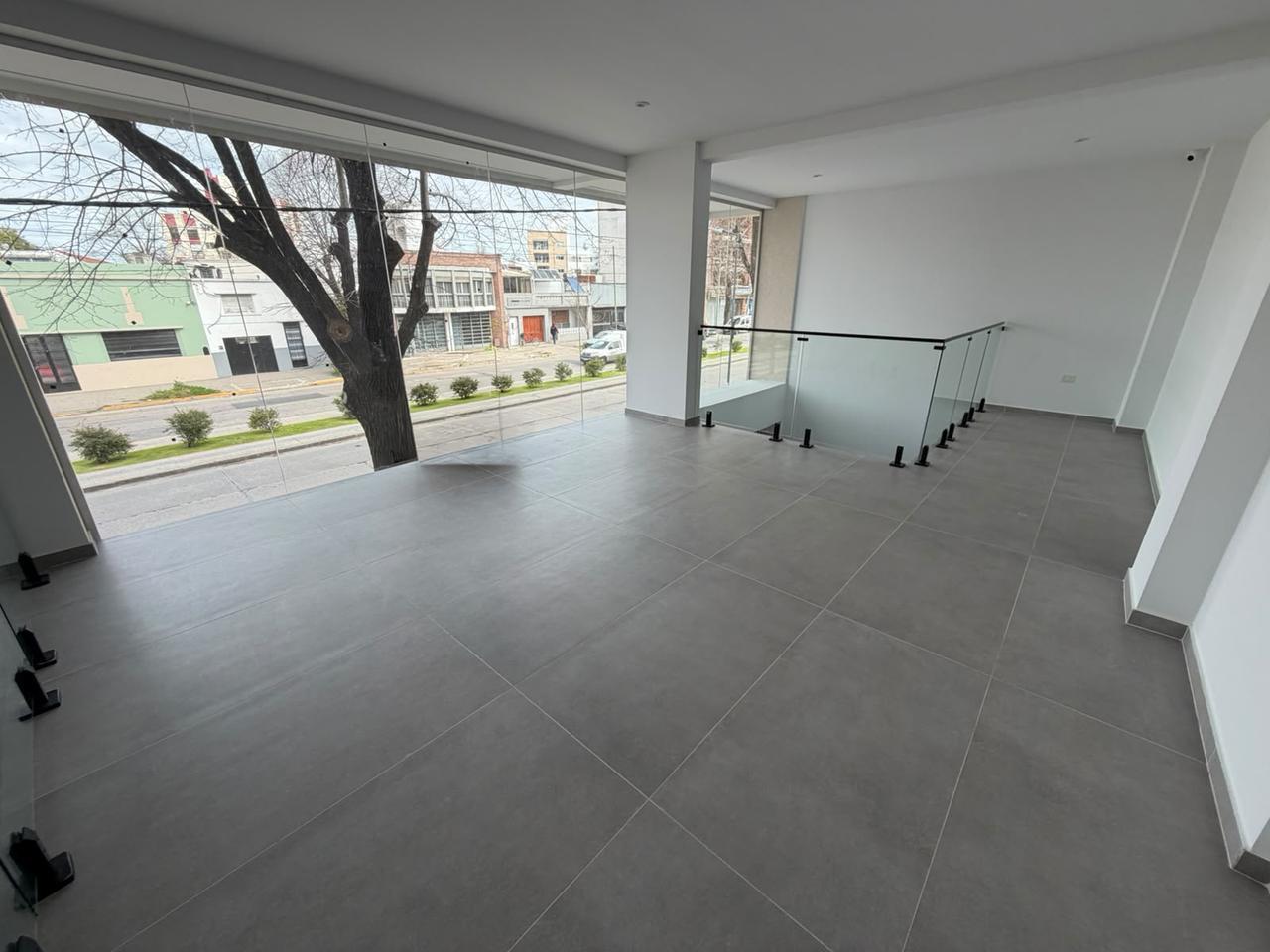 Foto de Local en alquiler sobre diagonal 73 en La Plata, imagen 3