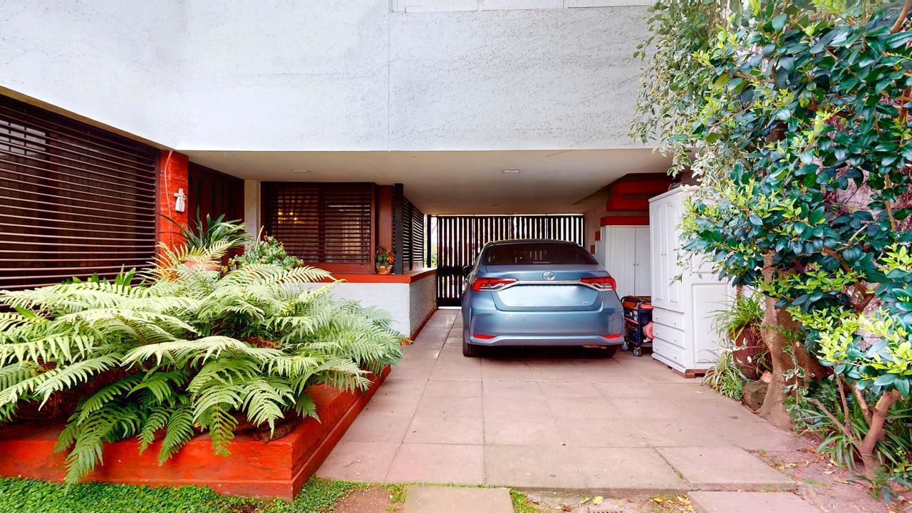 Foto de Casa de categoría con parque, pileta y quincho en Barrio Norte, imagen 3