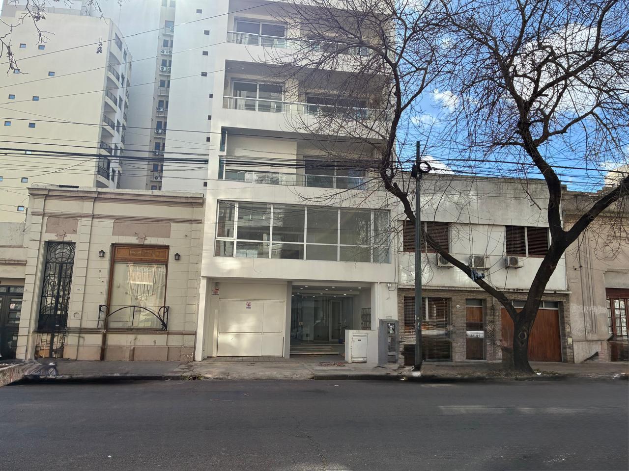 Foto de Semipiso en venta próximo a Plaza Paso, La Plata, imagen 1
