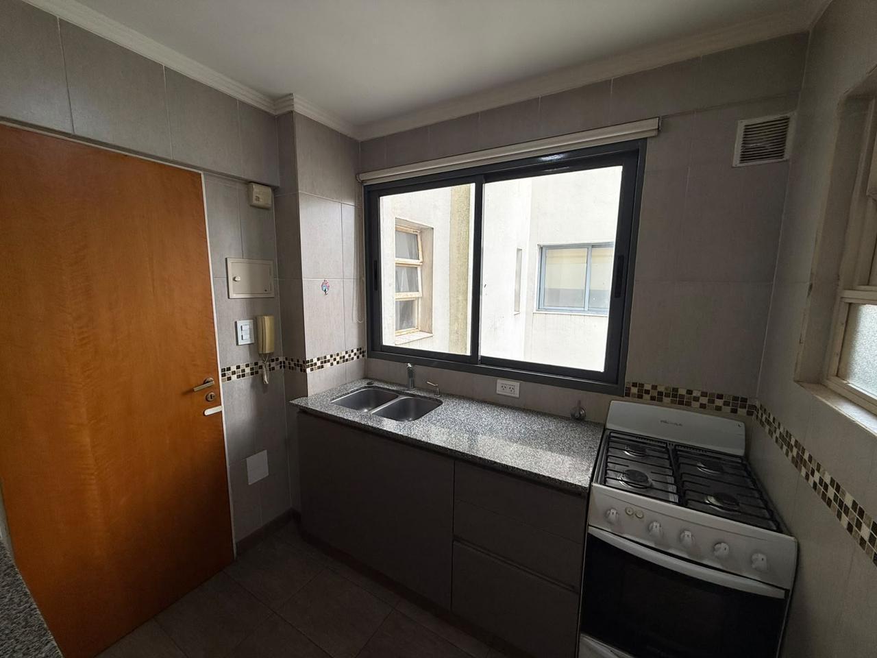 Foto de Departamento en venta próximo a calle 12, 2 dormitorios en La Plata, imagen 3