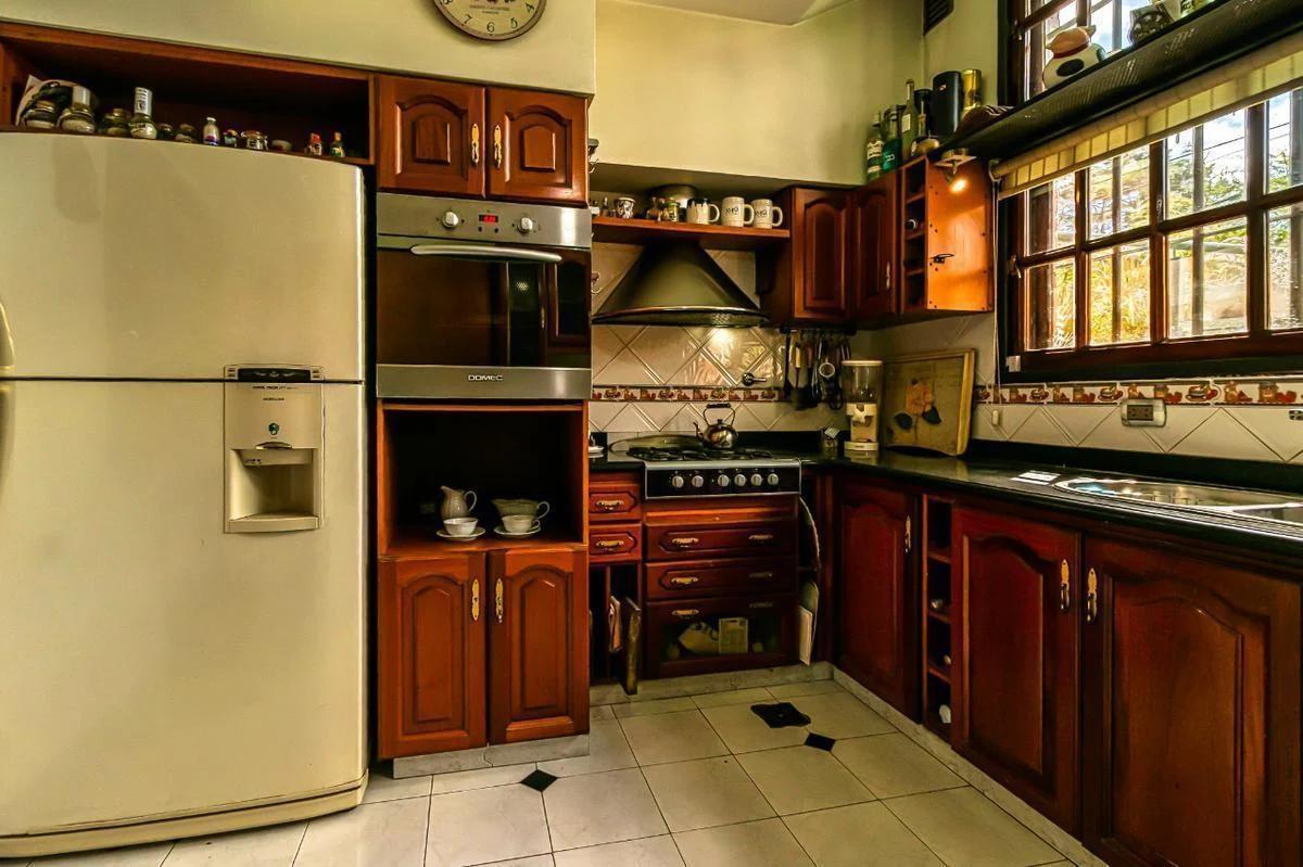 Foto de Casa de 5 ambientes en venta en City Bell, imagen 2