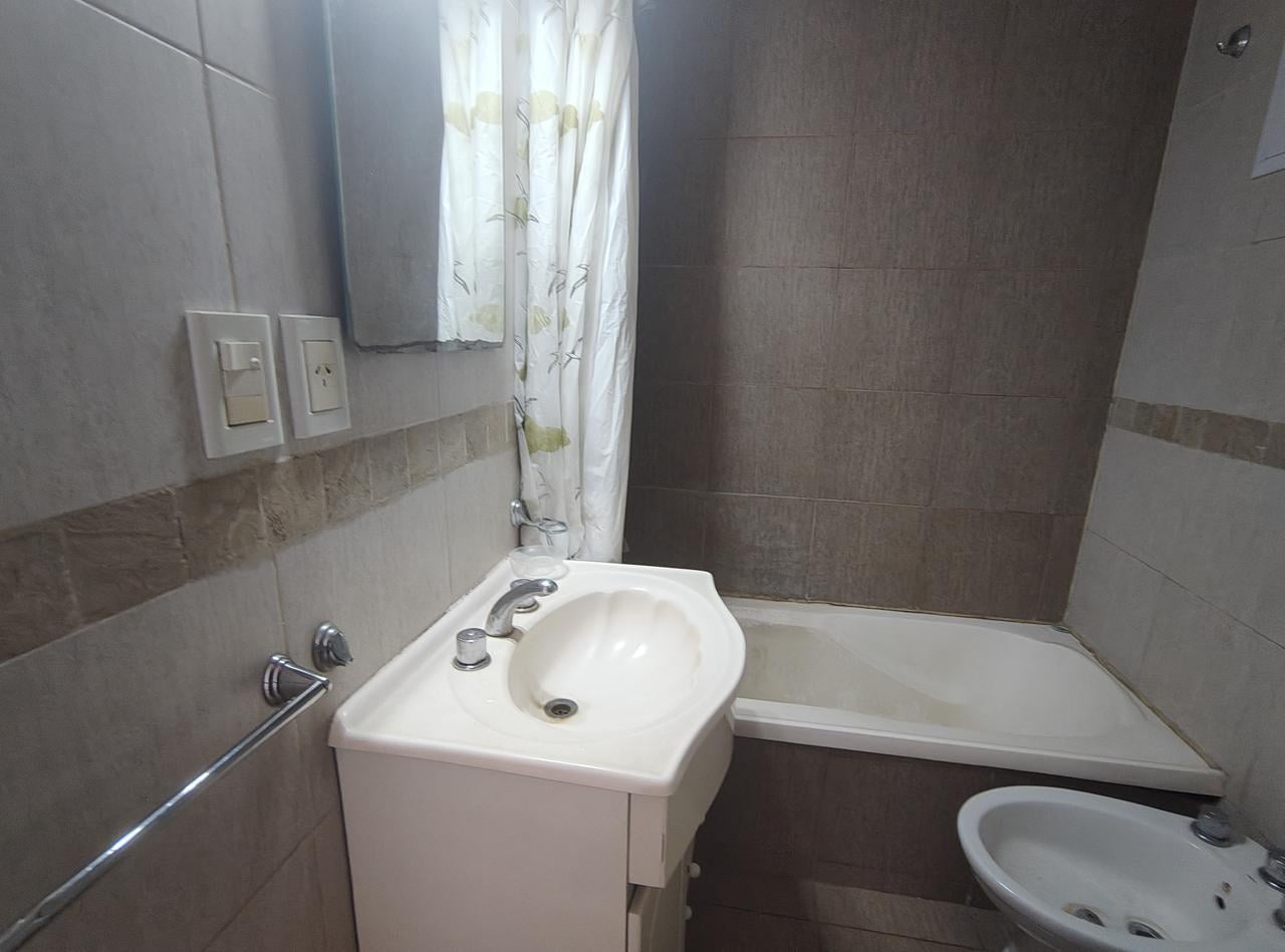 Foto de Departamento de 2 ambientes en venta en La Plata, imagen 4