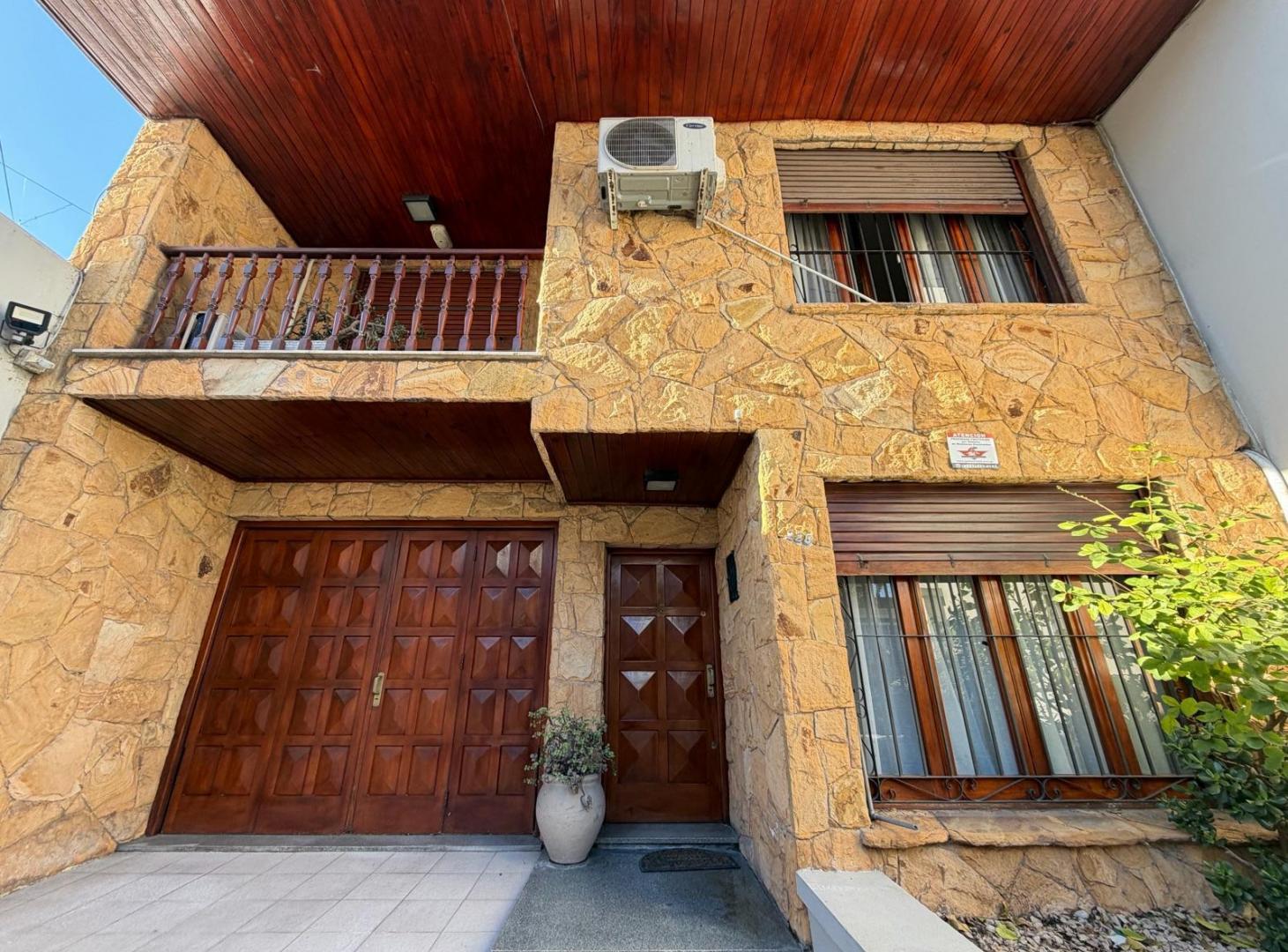Foto de Casa en venta de 3 dormitorios en La Plata, imagen 1