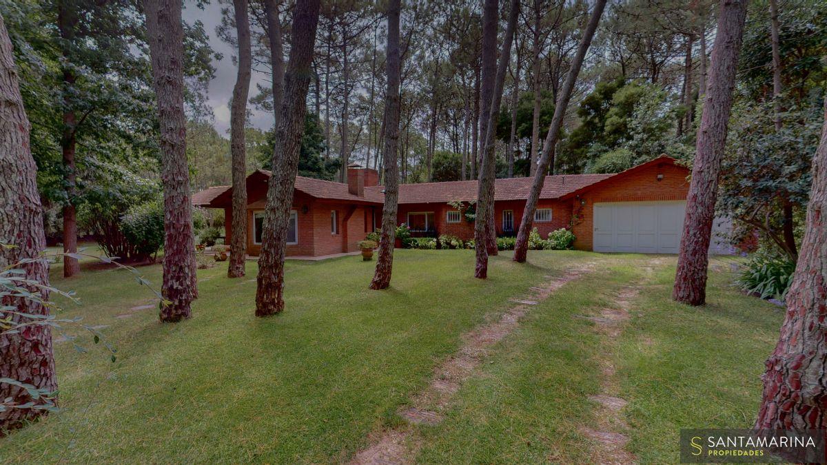Casa con 2690 m² en venta con 3 dormitorios en Cariló