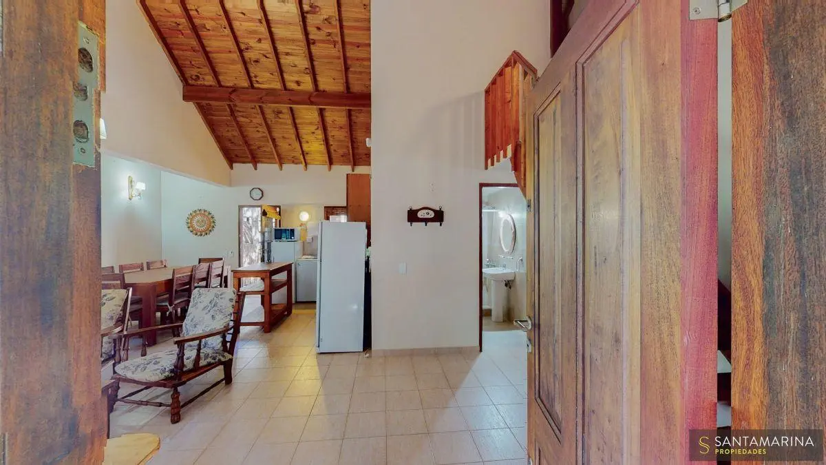 Casa en venta en Mar de las Pampas – Cabaña clásica con 3 dormitorios y amplio parque 2