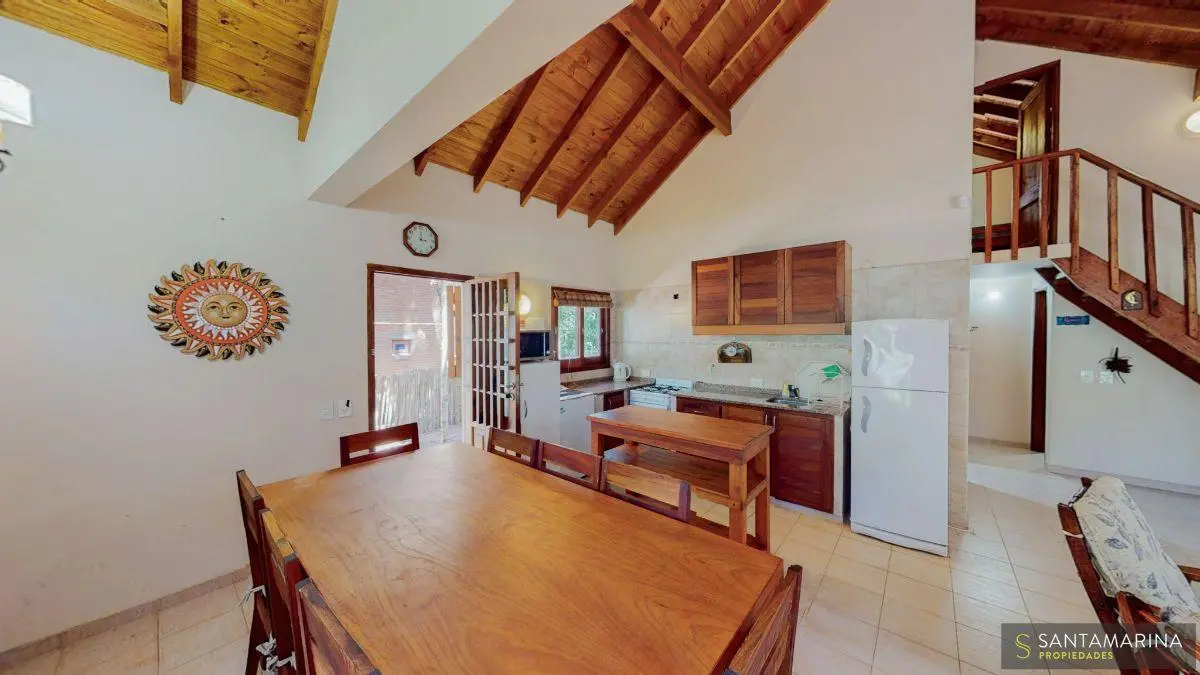 Casa en venta en Mar de las Pampas – Cabaña clásica con 3 dormitorios y amplio parque 4