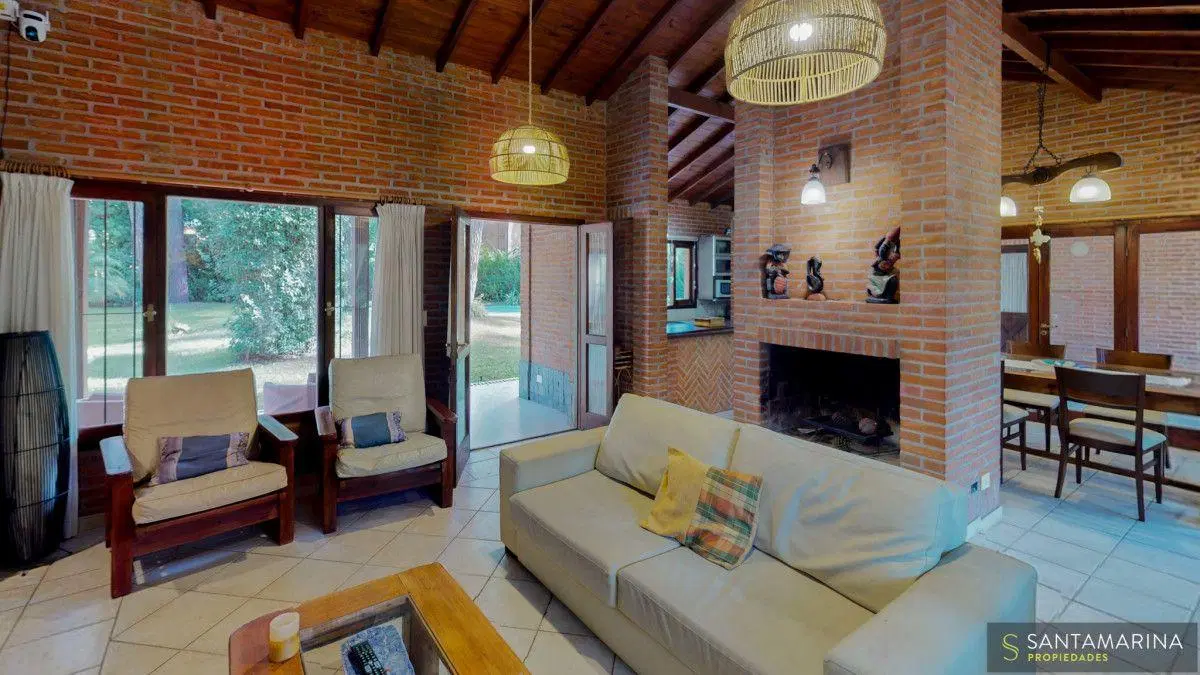 Casa en Una Planta - Lote de 1312m2 - Piscina Climatizada - Cariló 2