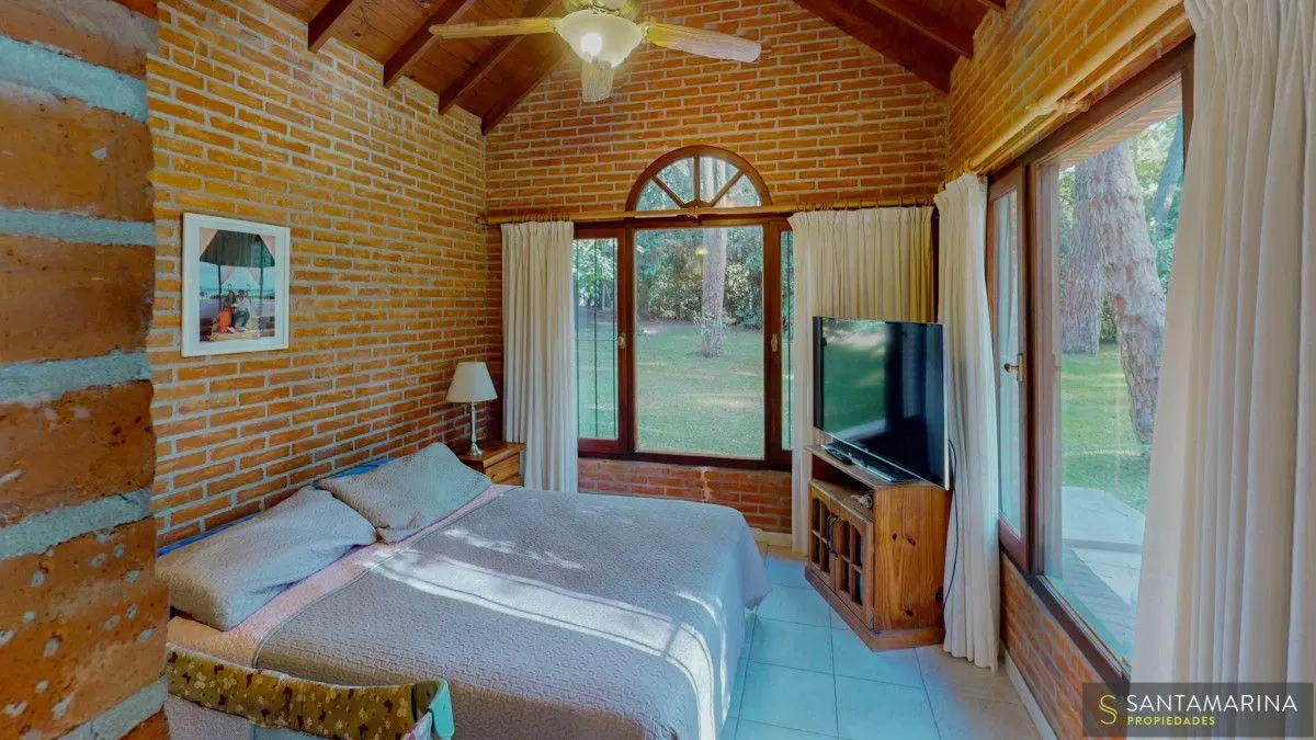 Casa en Una Planta - Lote de 1312m2 - Piscina Climatizada - Cariló 8