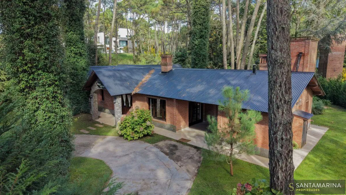 Casa en Una Planta - Lote de 1312m2 - Piscina Climatizada - Cariló 2