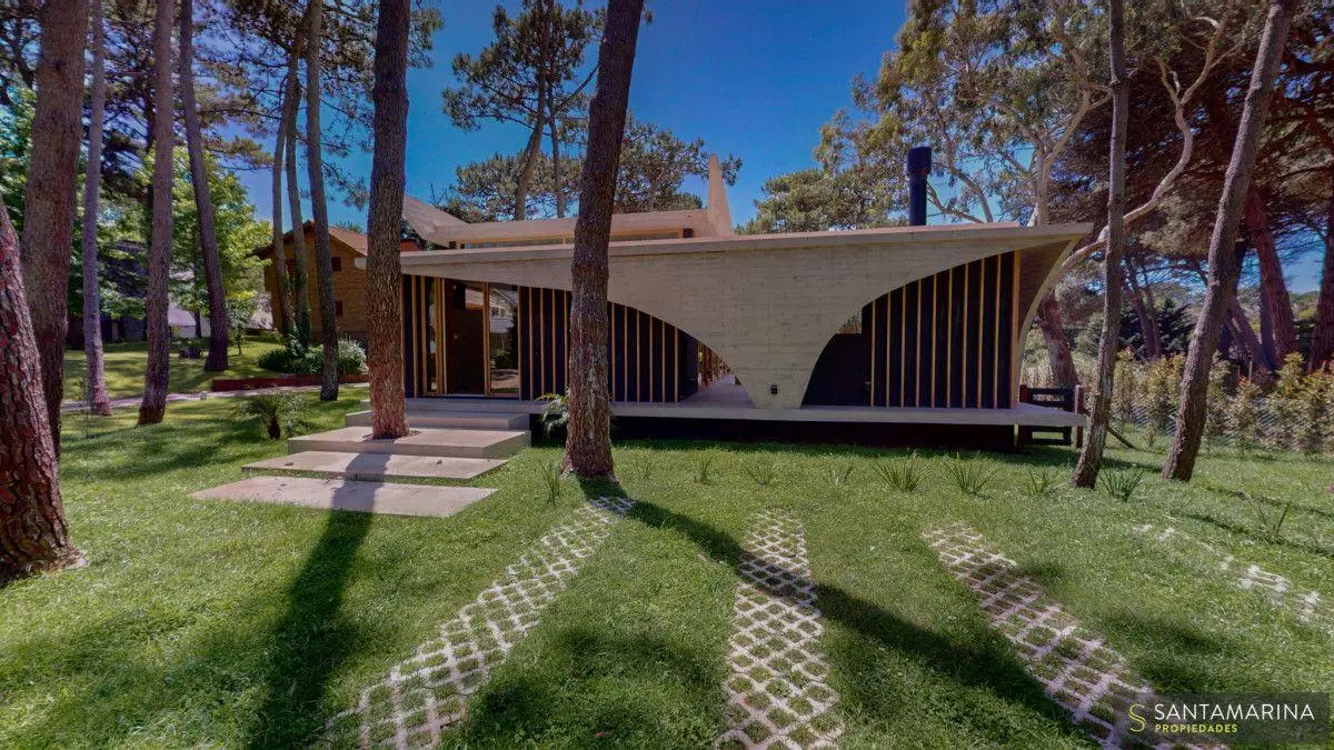Casa 5 ambientes en venta con piscina sobre av principal - Cariló 5