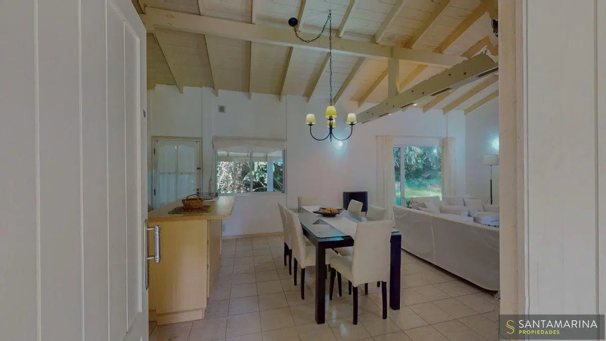 Casa en venta en Carilo - 5 ambientes con gas natural 5