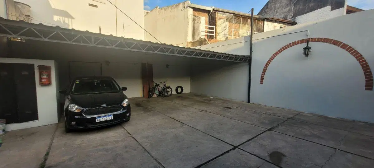EXCELENTE DEPARTAMENTO TIPO CASA DE 3 AMBIENTES CON COCHERA Y TERRAZA PROPIA 4