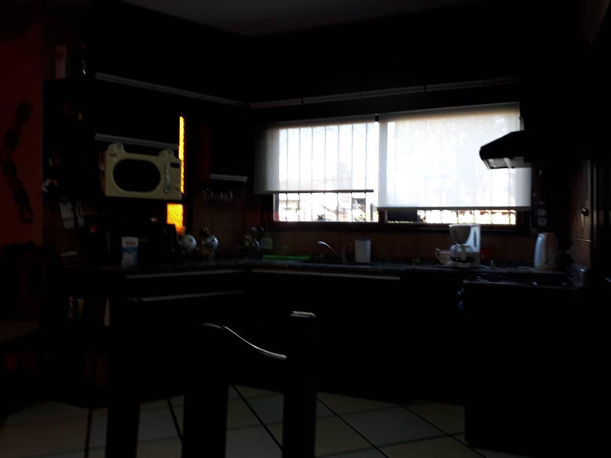 Foto de EXCELENTE CHALET EN DOS PLANTAS A TRES CUADRAS DE AV. ESPORA, imagen 5