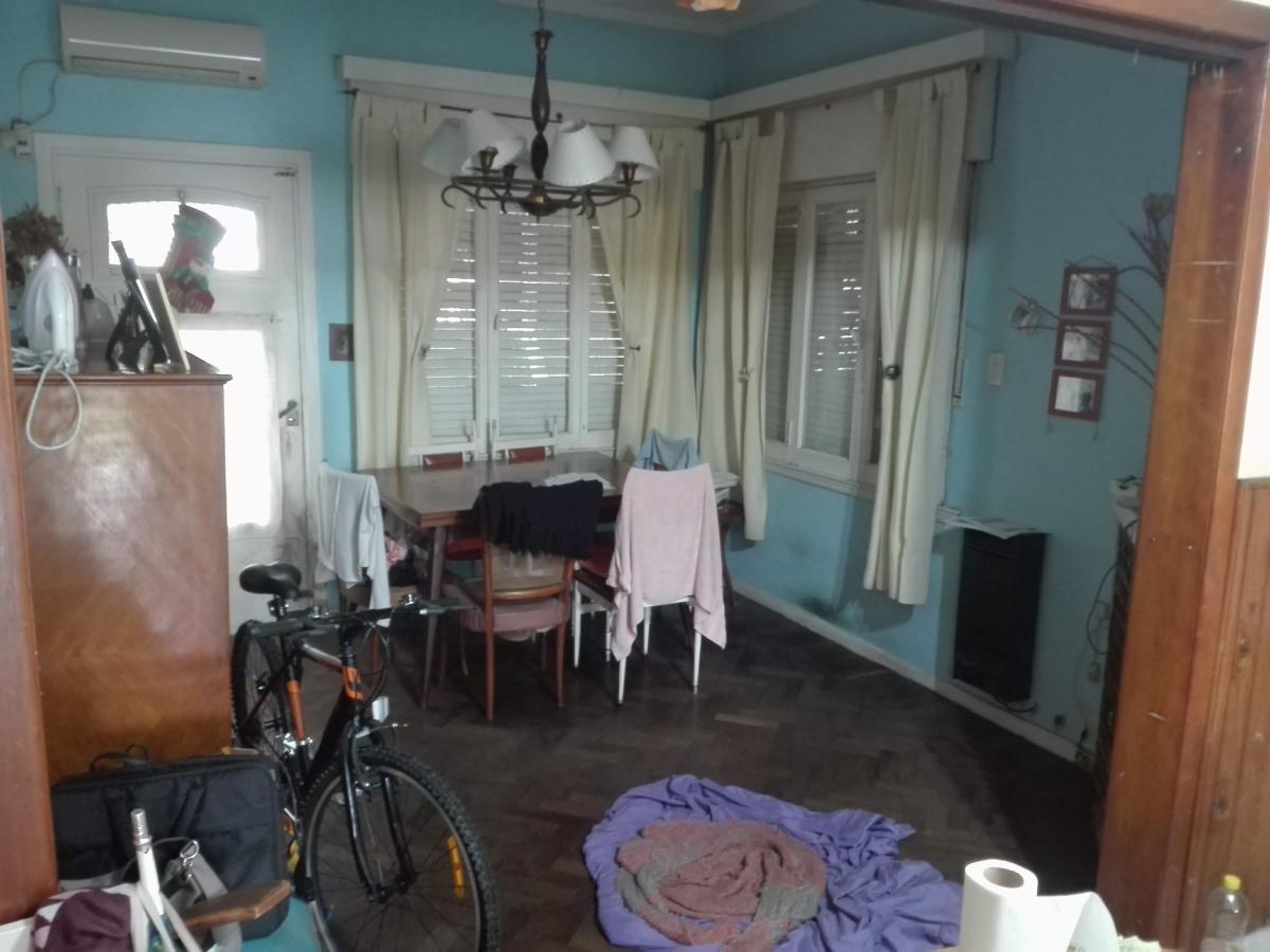 Chalet en buen estado, lotede 8.66x33, lindo barrio .Cerca de Av y Fac. de Lanús