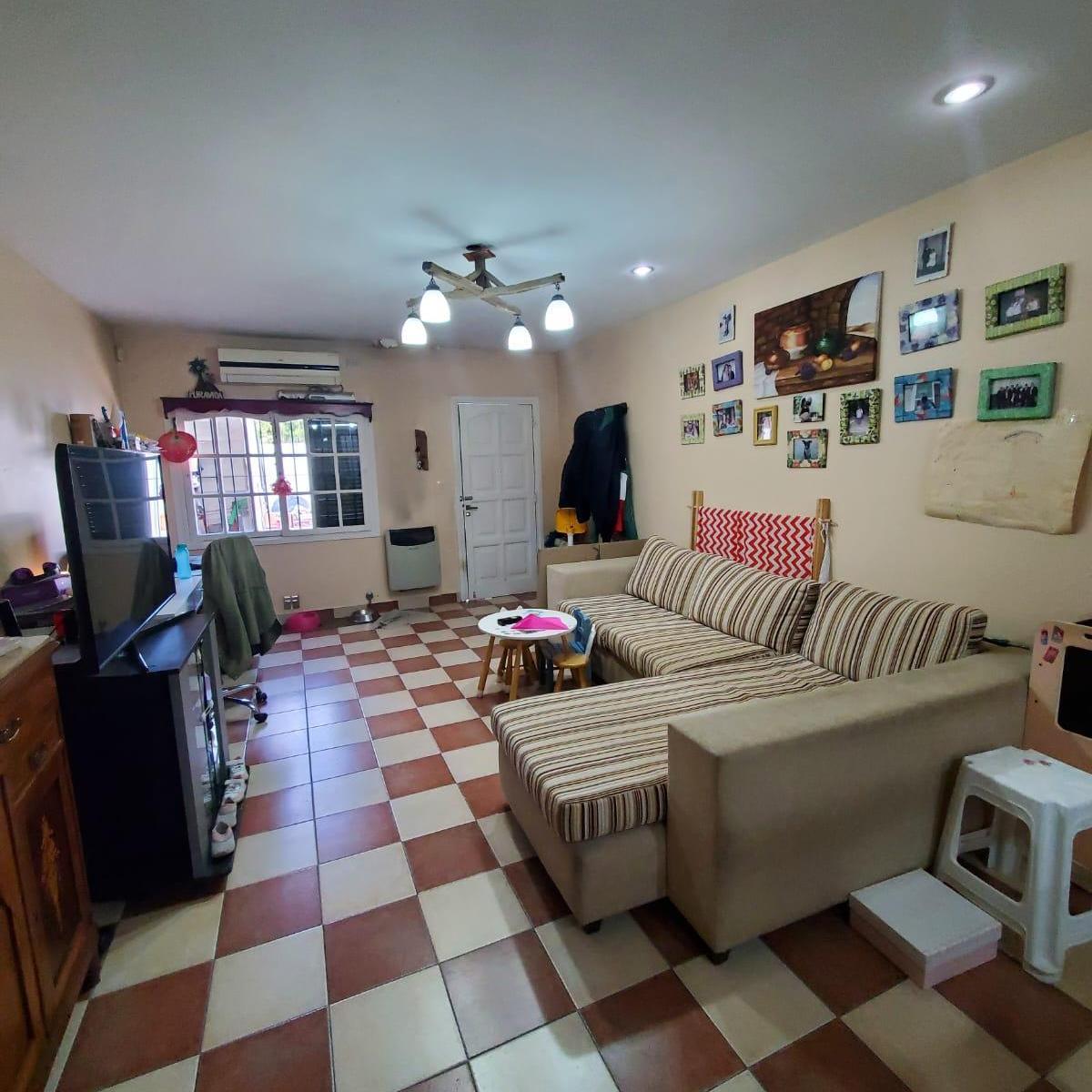 Foto de Casa tres ambientes a una cuadra de Avenida 29 de Septiembre y Luján, imagen 2